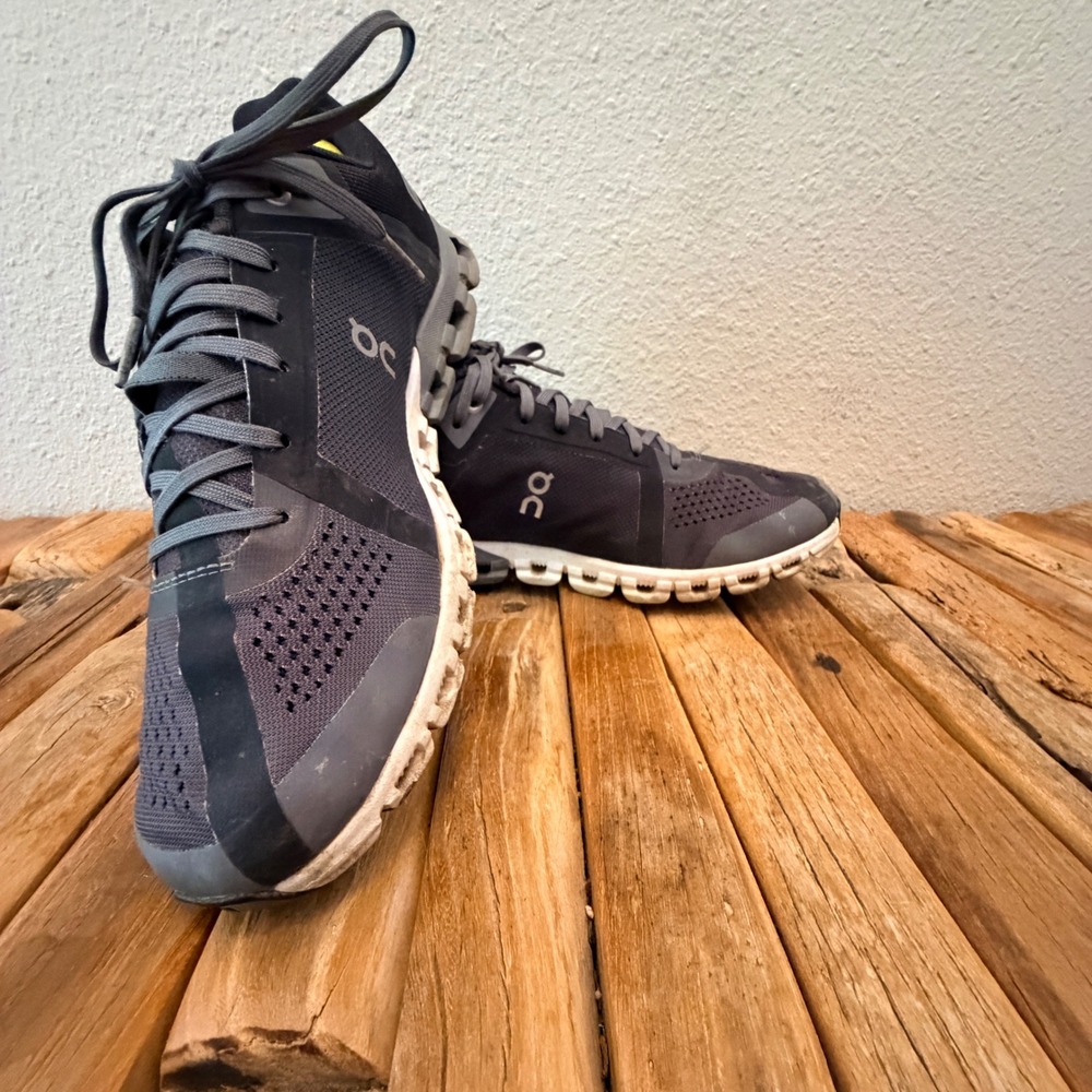 On Running Cloudflow Size M7 Black Grey CloudTec Mesh Performance Sneakers